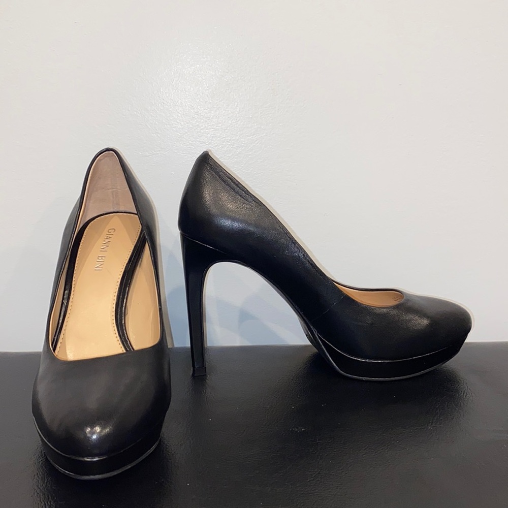 Gianni Bini black pumps